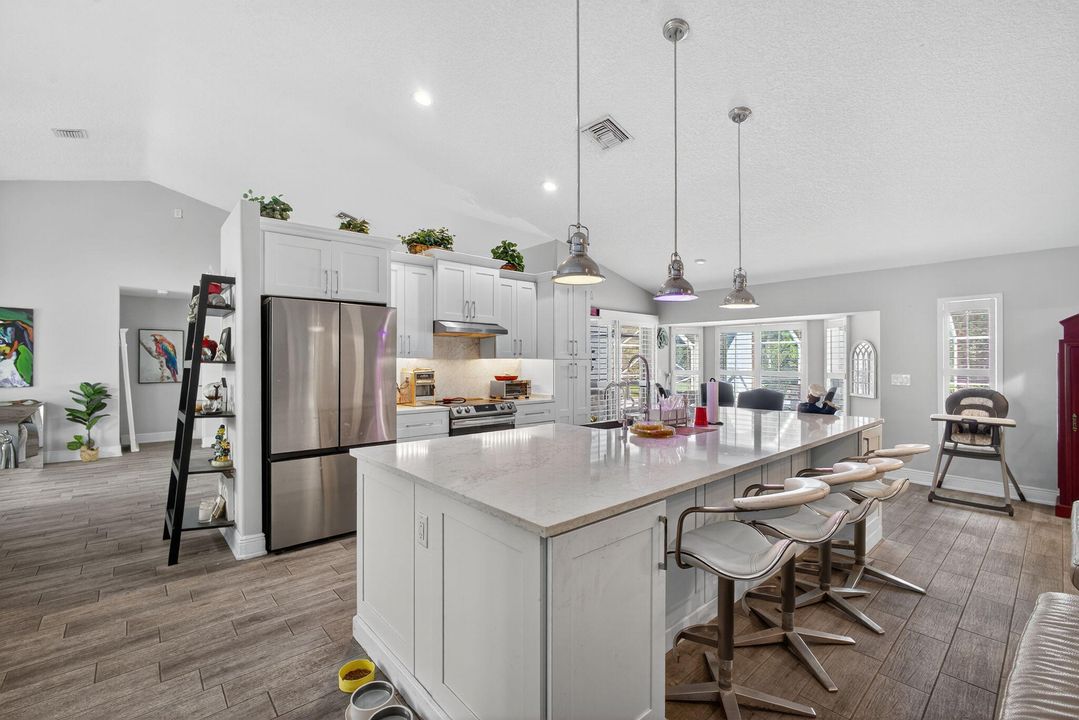 待售: $1,099,000 (3 贝兹, 2 浴室, 2374 平方英尺)