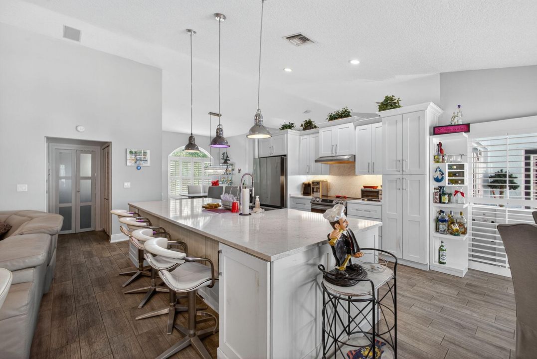 待售: $1,099,000 (3 贝兹, 2 浴室, 2374 平方英尺)