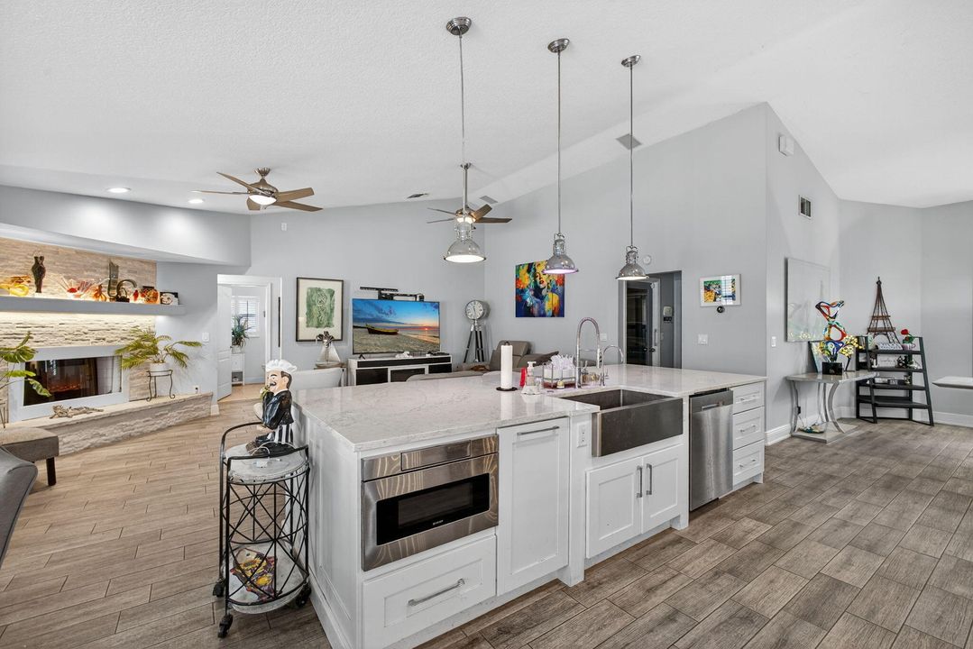 待售: $1,099,000 (3 贝兹, 2 浴室, 2374 平方英尺)