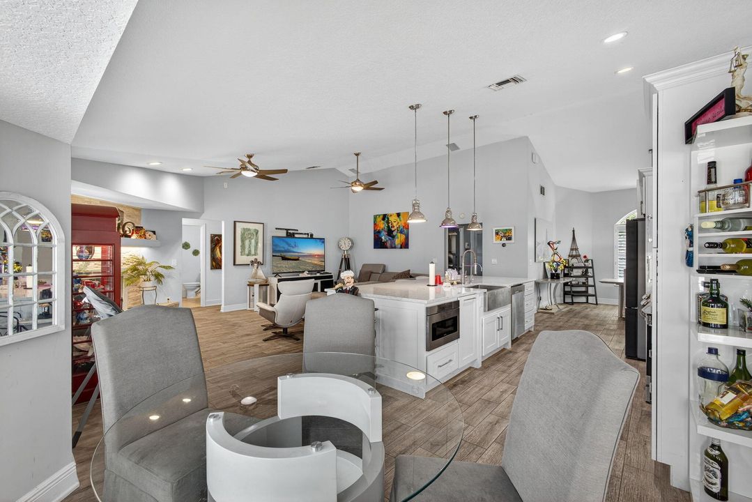 待售: $1,099,000 (3 贝兹, 2 浴室, 2374 平方英尺)