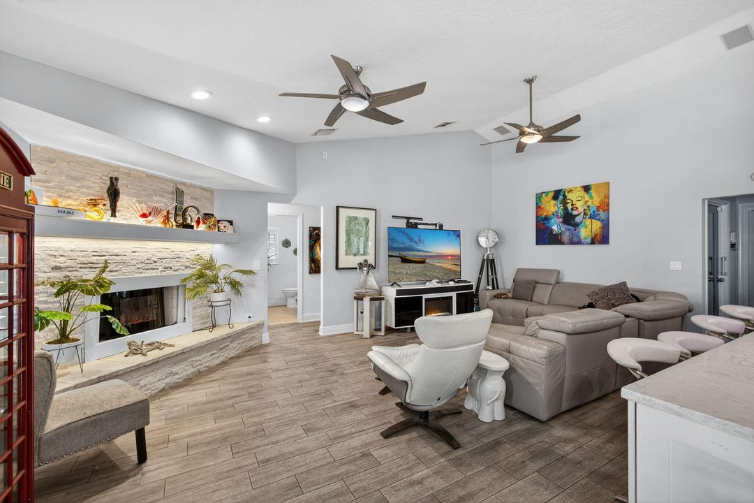 待售: $1,099,000 (3 贝兹, 2 浴室, 2374 平方英尺)