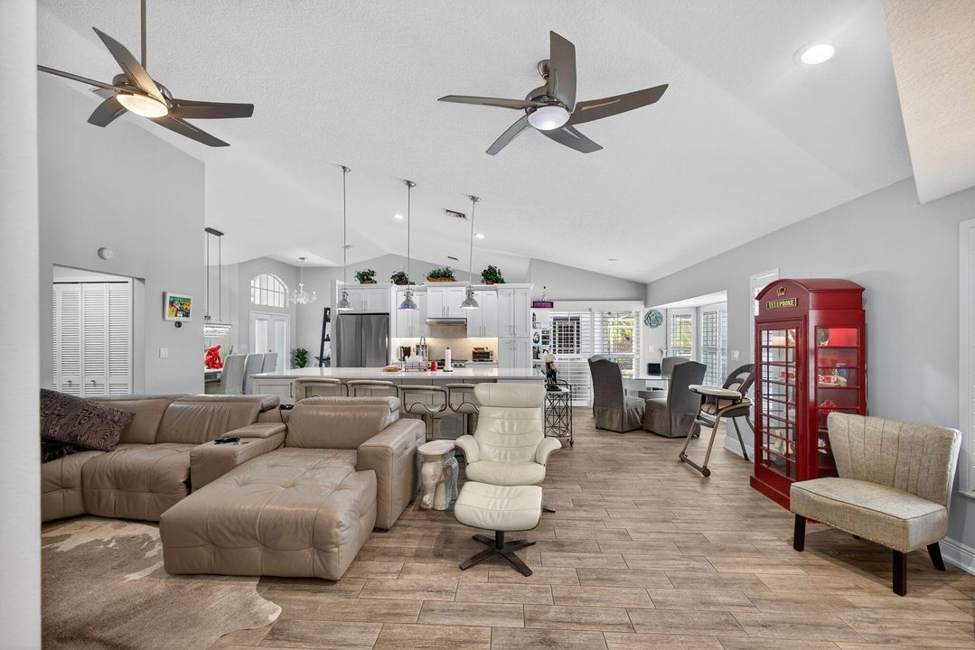 待售: $1,099,000 (3 贝兹, 2 浴室, 2374 平方英尺)