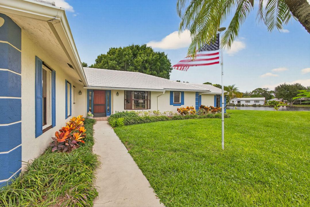 En Venta: $699,000 (4 camas, 2 baños, 2220 Pies cuadrados)