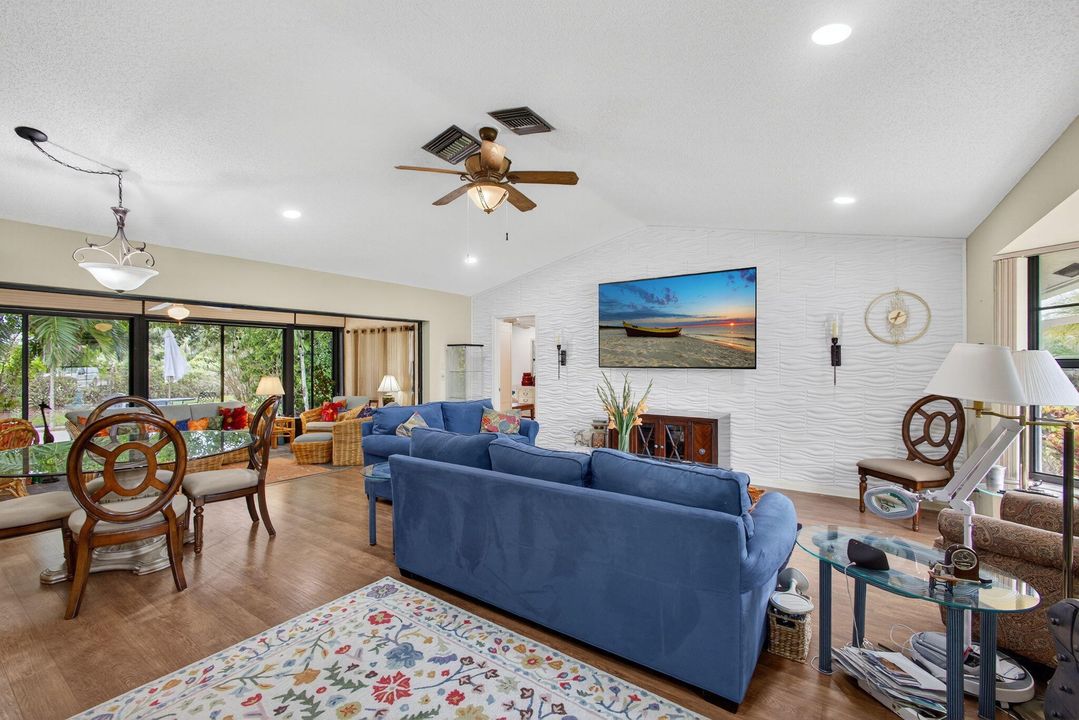 En Venta: $699,000 (4 camas, 2 baños, 2220 Pies cuadrados)