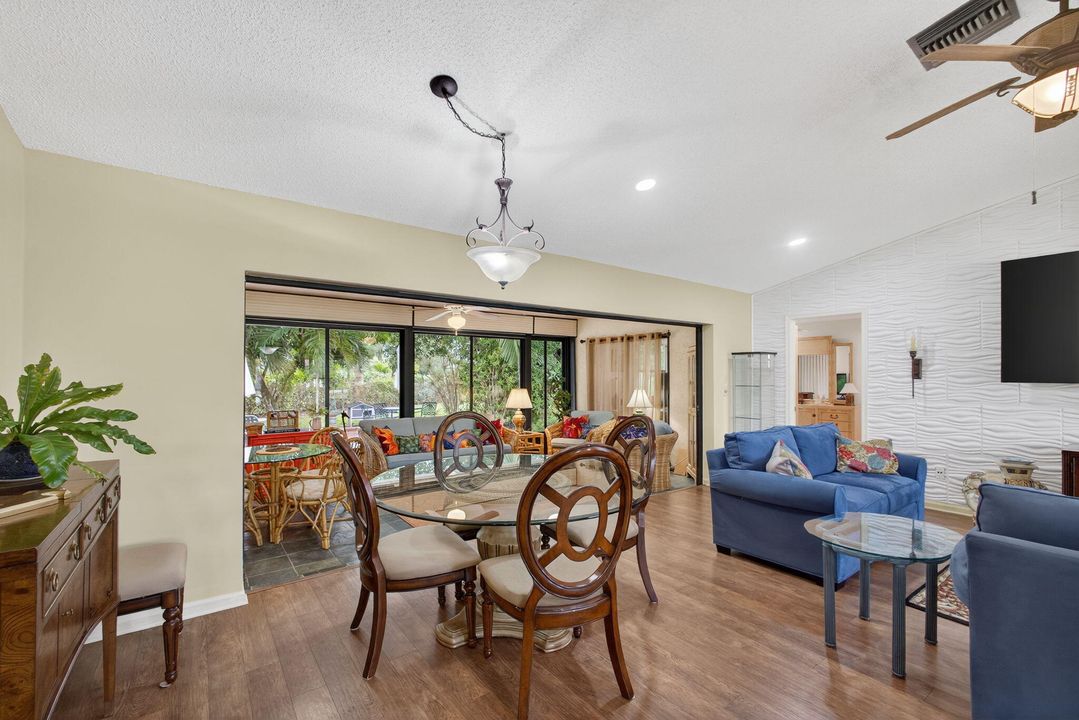 En Venta: $699,000 (4 camas, 2 baños, 2220 Pies cuadrados)