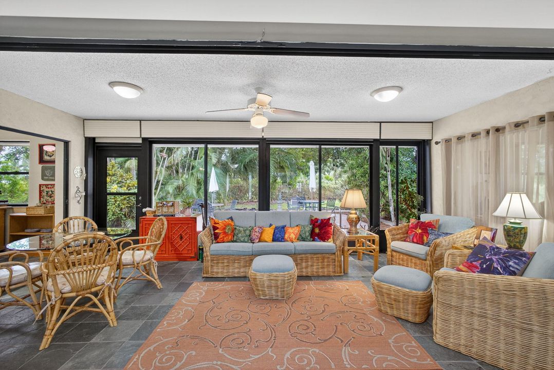 En Venta: $699,000 (4 camas, 2 baños, 2220 Pies cuadrados)