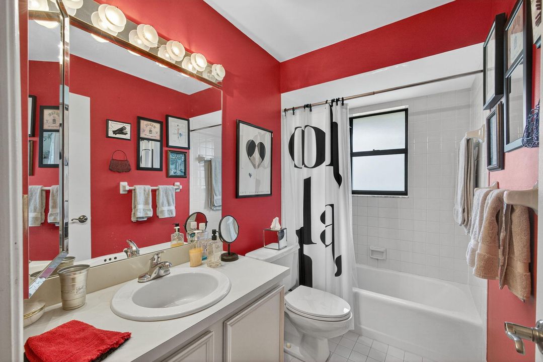 En Venta: $699,000 (4 camas, 2 baños, 2220 Pies cuadrados)