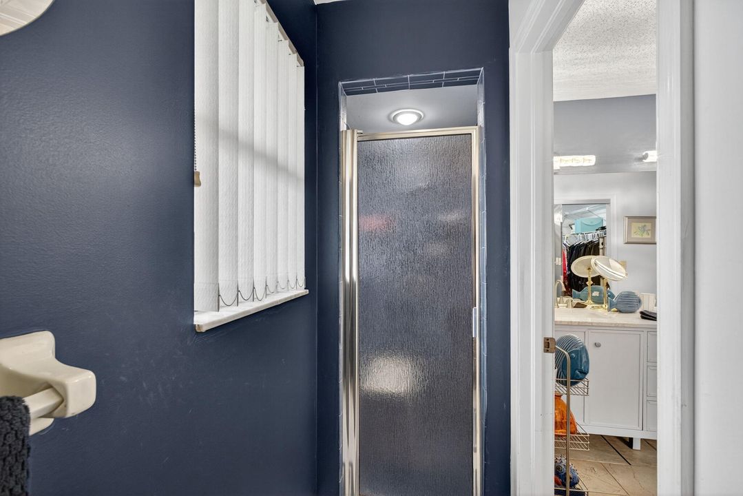 En Venta: $699,000 (4 camas, 2 baños, 2220 Pies cuadrados)