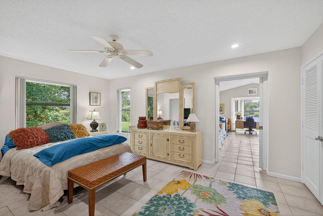 En Venta: $699,000 (4 camas, 2 baños, 2220 Pies cuadrados)