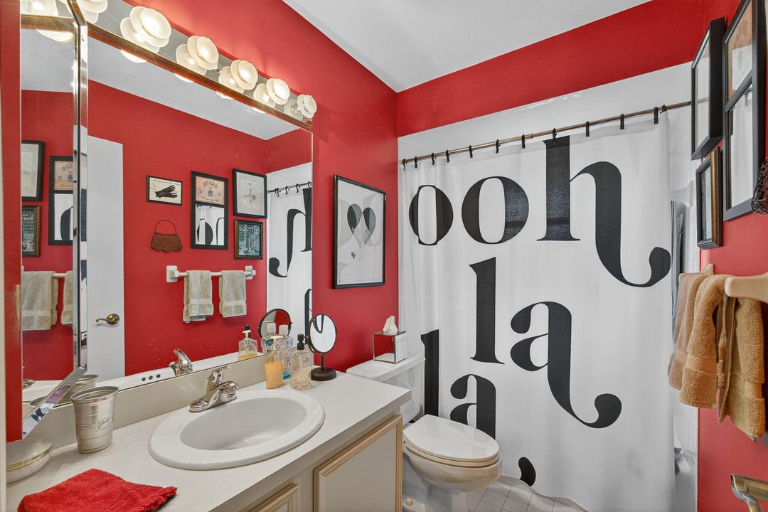 En Venta: $699,000 (4 camas, 2 baños, 2220 Pies cuadrados)