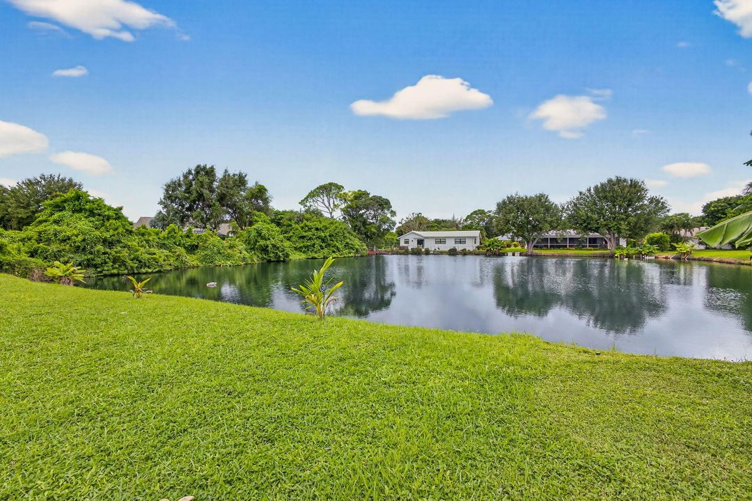 En Venta: $699,000 (4 camas, 2 baños, 2220 Pies cuadrados)