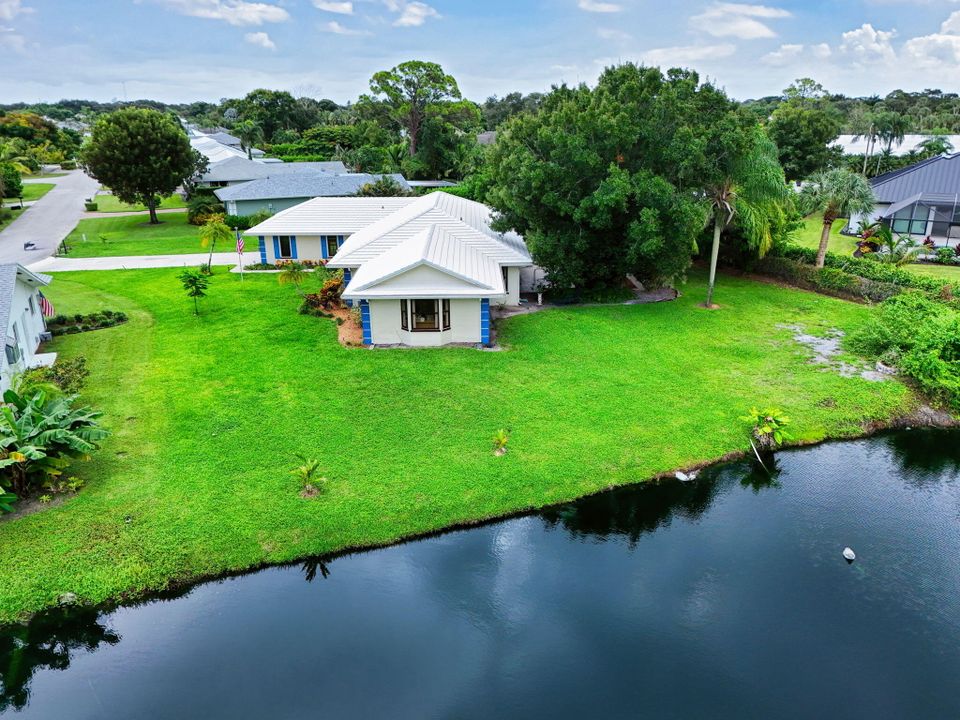 En Venta: $699,000 (4 camas, 2 baños, 2220 Pies cuadrados)