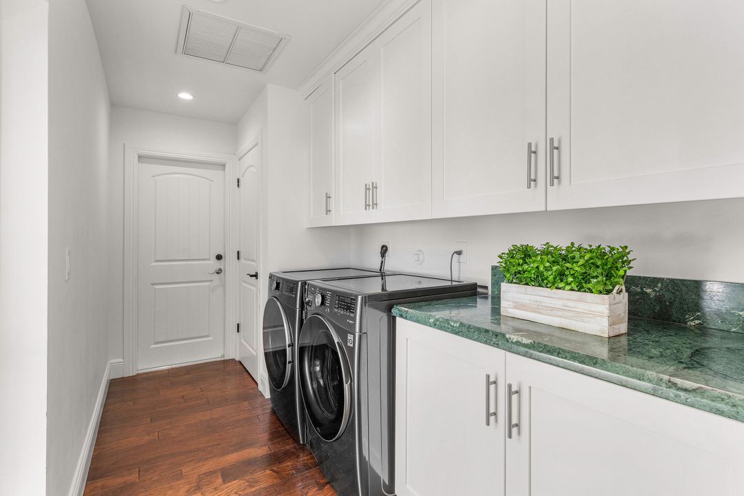 На продажу: $1,900,000 (3 спален, 2 ванн, 1810 Квадратных фут)