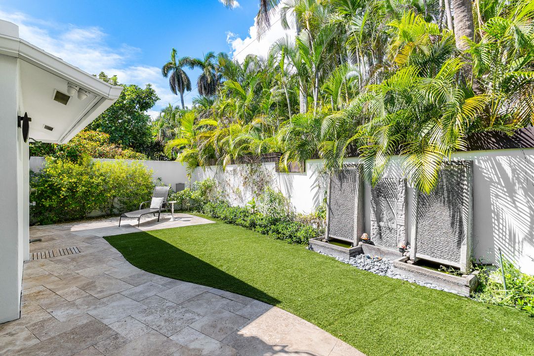 На продажу: $1,900,000 (3 спален, 2 ванн, 1810 Квадратных фут)