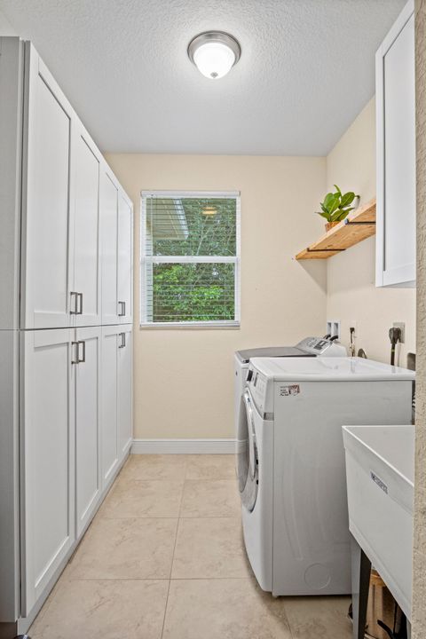 For Sale: $599,000 (5 beds, 3 baths, 3628 Square Feet)