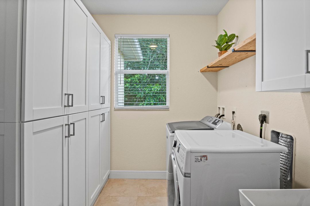 For Sale: $599,000 (5 beds, 3 baths, 3628 Square Feet)