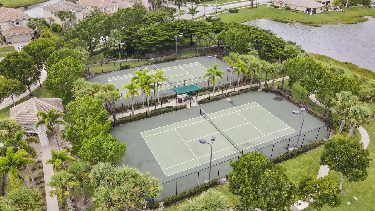 For Sale: $599,000 (5 beds, 3 baths, 3628 Square Feet)