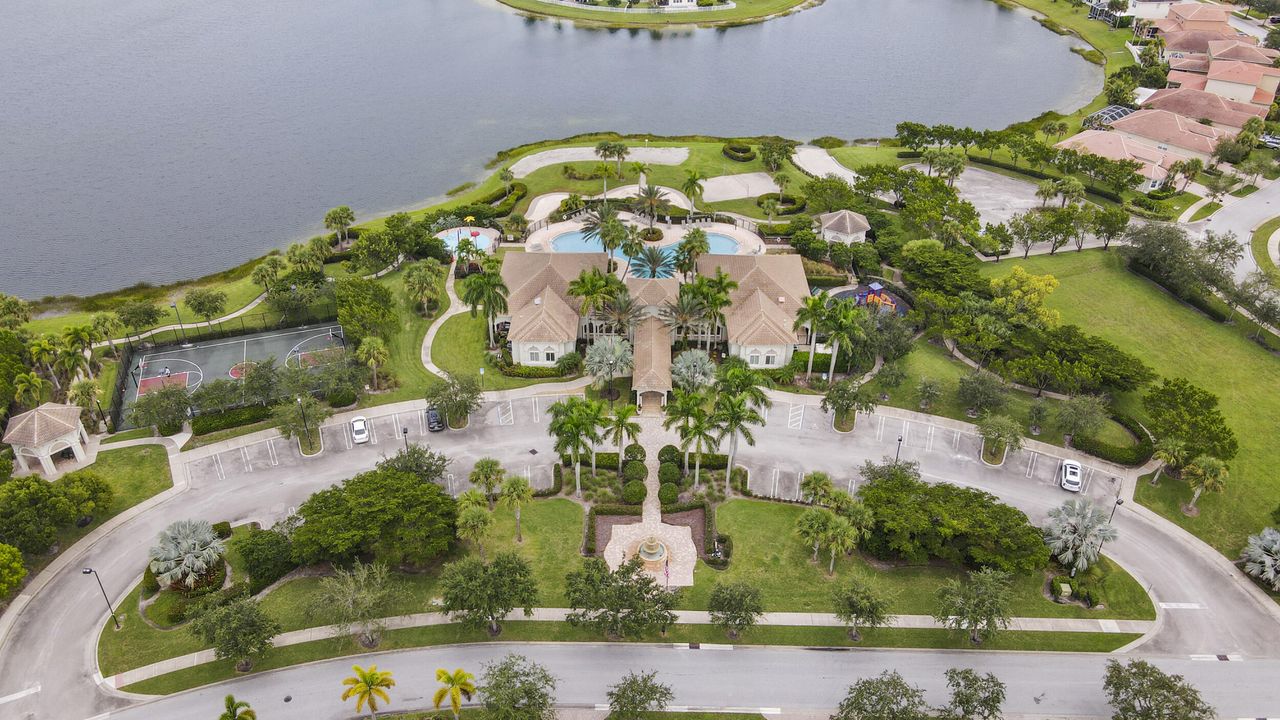 For Sale: $599,000 (5 beds, 3 baths, 3628 Square Feet)