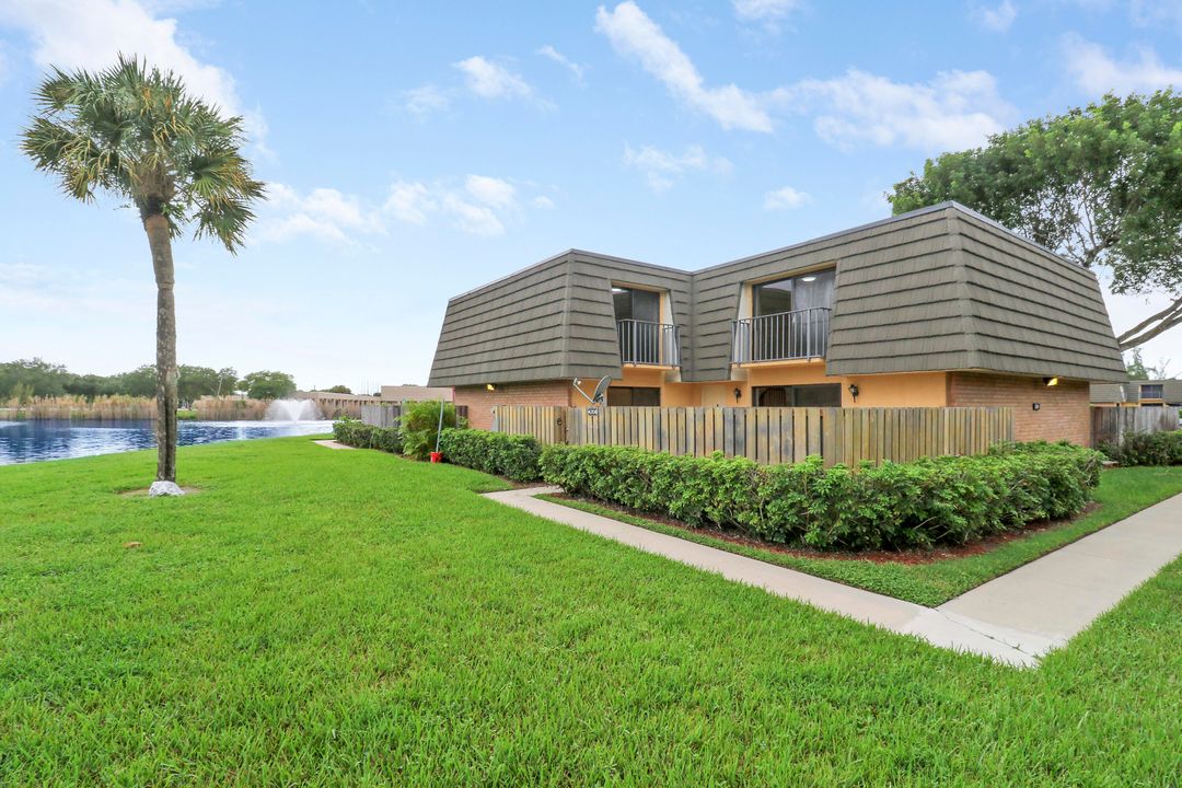 Под контрактом: $239,900 (2 спален, 2 ванн, 1236 Квадратных фут)