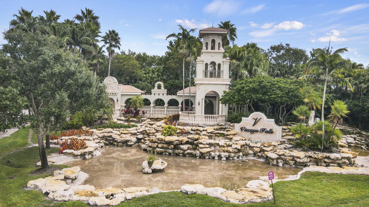 For Sale: $599,000 (5 beds, 3 baths, 3628 Square Feet)