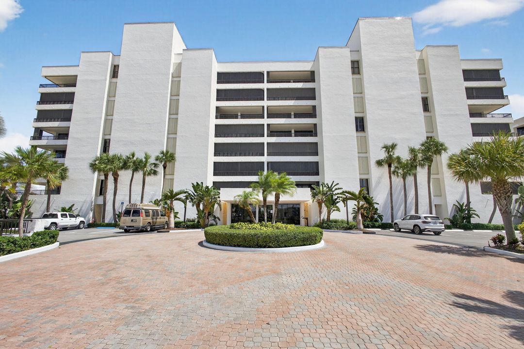 Activo con contrato: $2,400,000 (2 camas, 2 baños, 2554 Pies cuadrados)