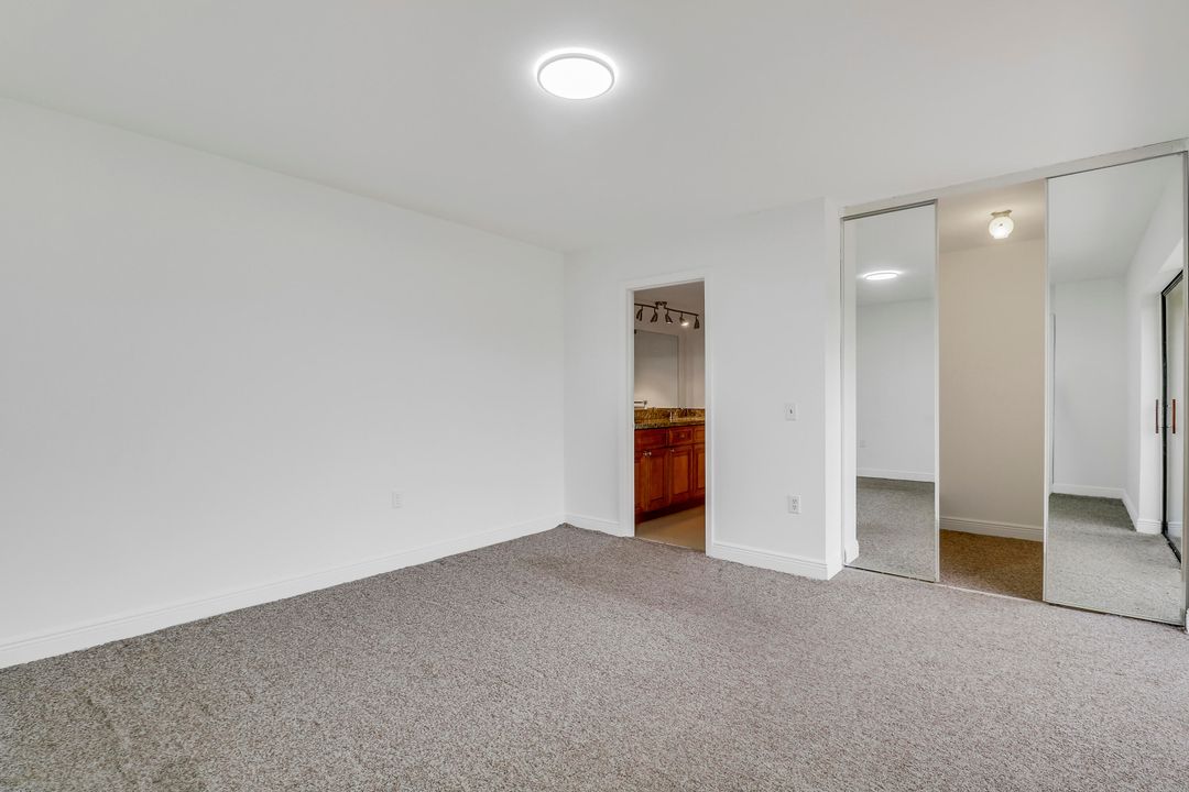 Под контрактом: $239,900 (2 спален, 2 ванн, 1236 Квадратных фут)