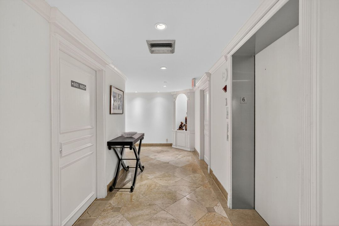 Activo con contrato: $2,400,000 (2 camas, 2 baños, 2554 Pies cuadrados)