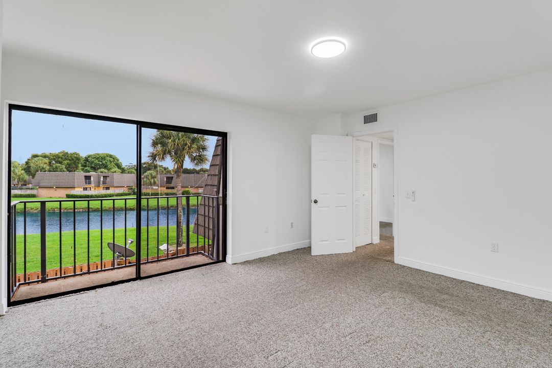 Под контрактом: $239,900 (2 спален, 2 ванн, 1236 Квадратных фут)