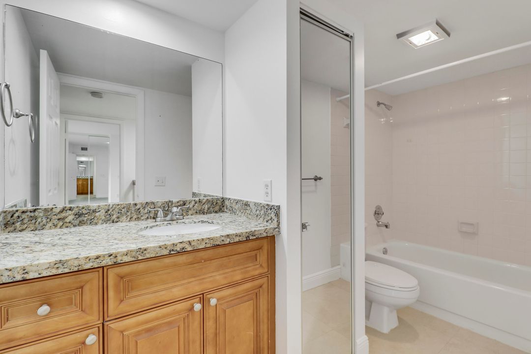 Под контрактом: $239,900 (2 спален, 2 ванн, 1236 Квадратных фут)