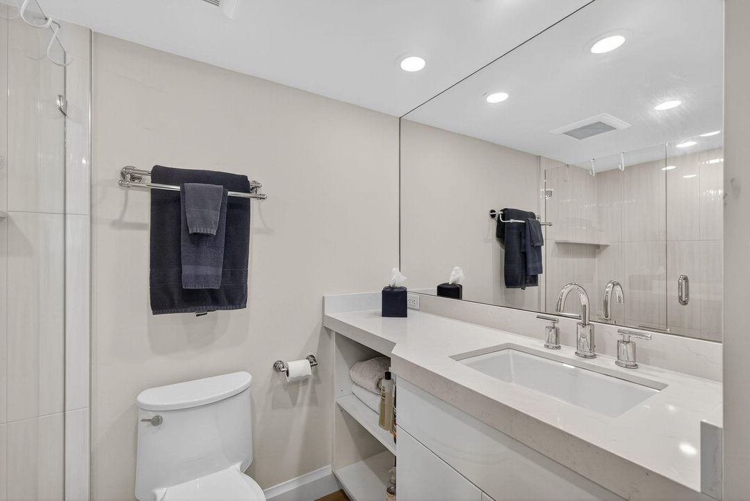 Activo con contrato: $2,400,000 (2 camas, 2 baños, 2554 Pies cuadrados)