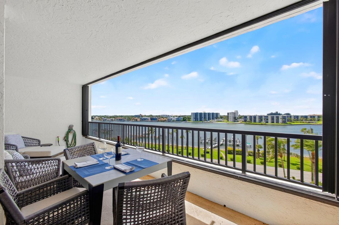 Activo con contrato: $2,400,000 (2 camas, 2 baños, 2554 Pies cuadrados)