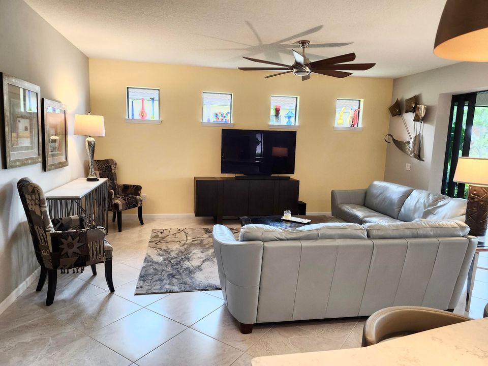 Active With Contract: $529,900 (2 beds, 2 baths, 1885 Square Feet)