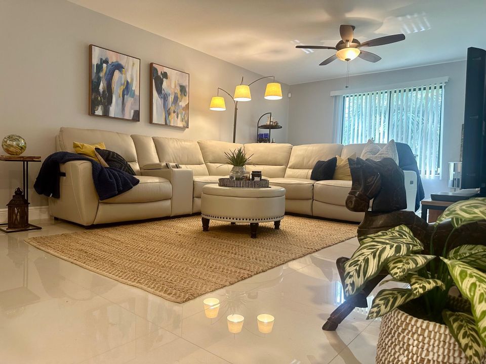 Activo con contrato: $4,500 (2 camas, 2 baños, 1180 Pies cuadrados)