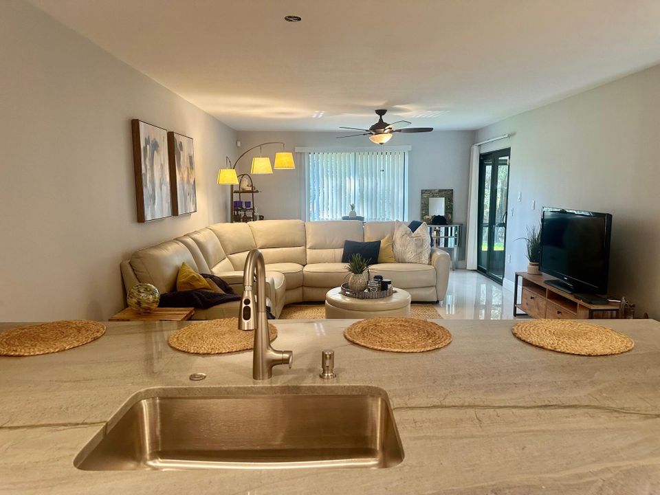 Activo con contrato: $4,500 (2 camas, 2 baños, 1180 Pies cuadrados)