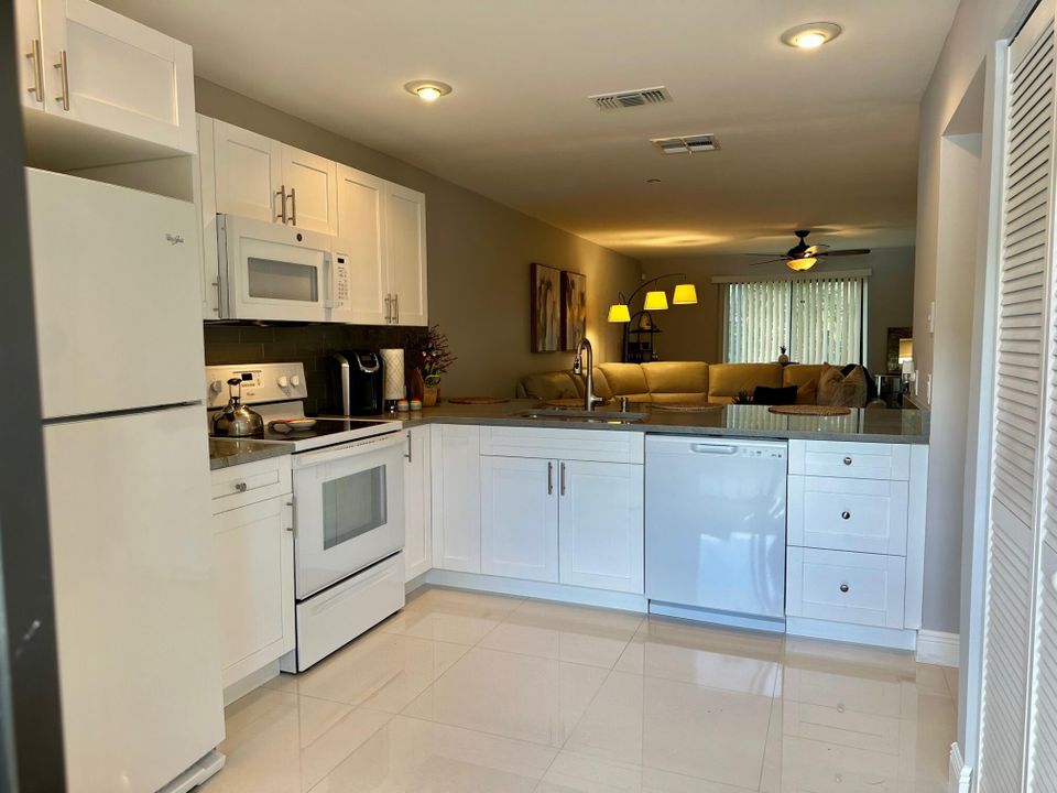 Activo con contrato: $4,500 (2 camas, 2 baños, 1180 Pies cuadrados)