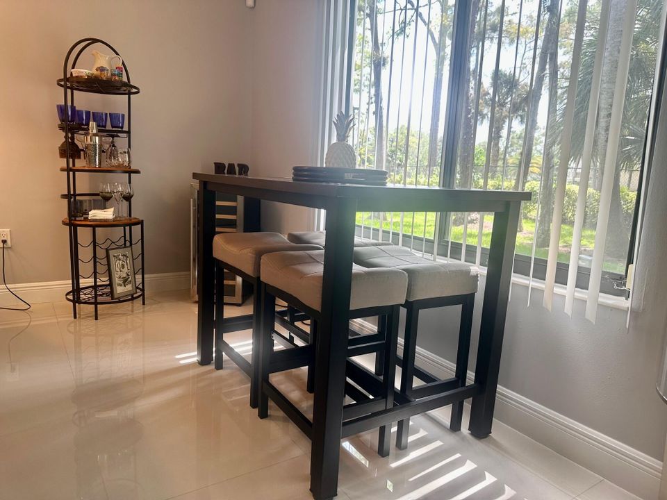 Activo con contrato: $4,500 (2 camas, 2 baños, 1180 Pies cuadrados)