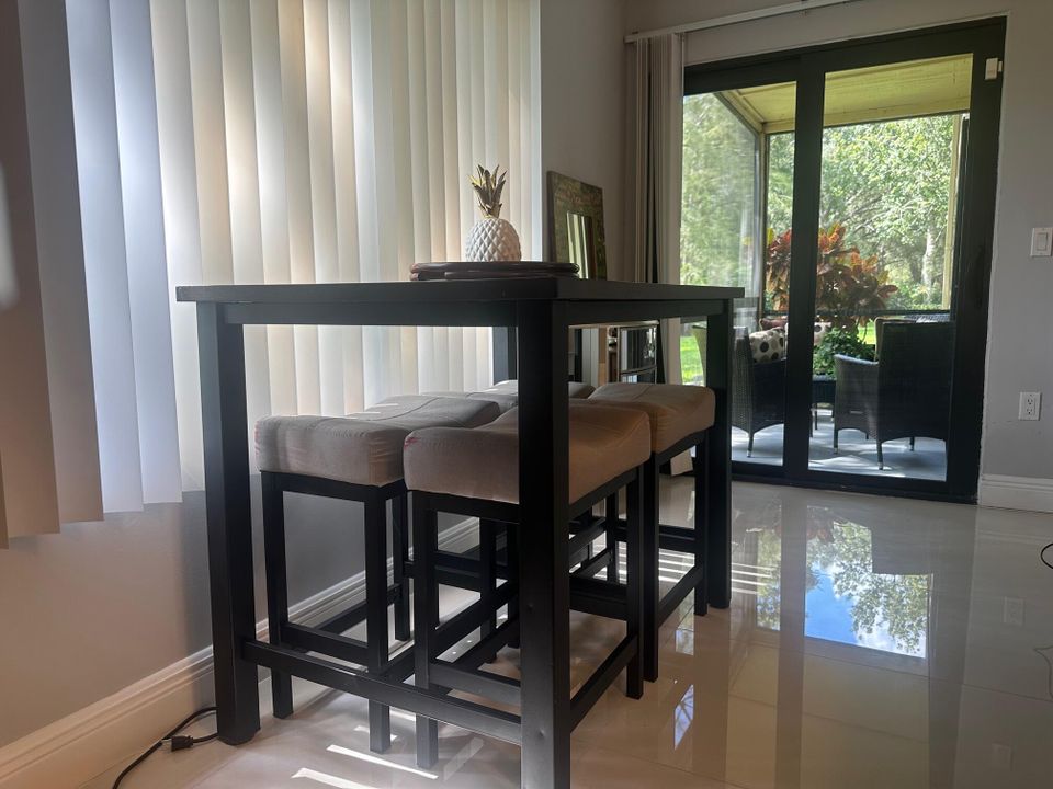 Activo con contrato: $4,500 (2 camas, 2 baños, 1180 Pies cuadrados)