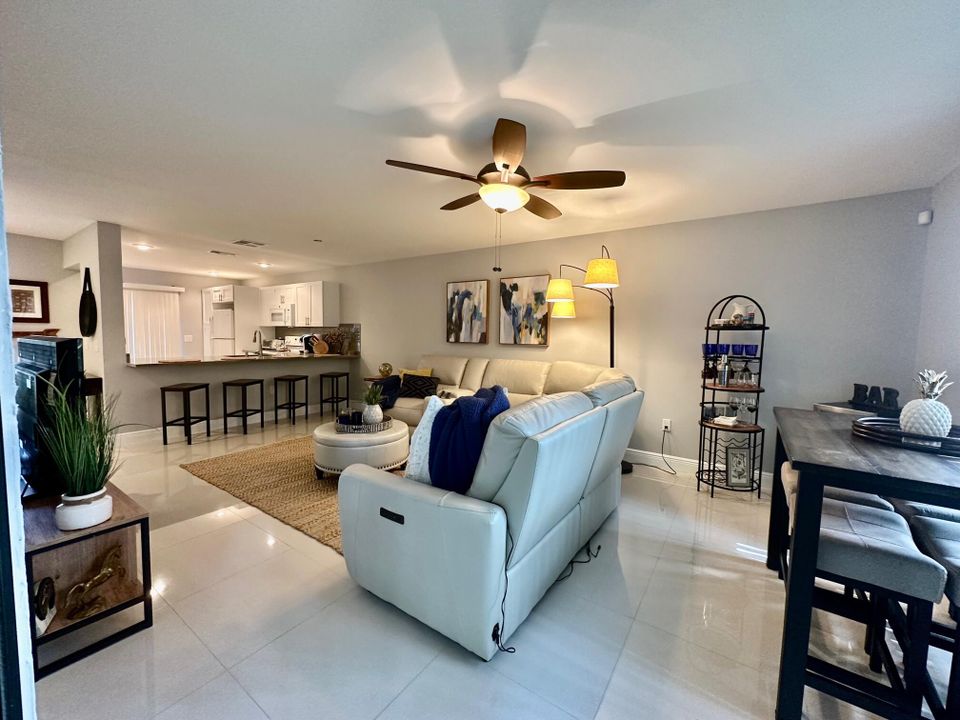 Activo con contrato: $4,500 (2 camas, 2 baños, 1180 Pies cuadrados)