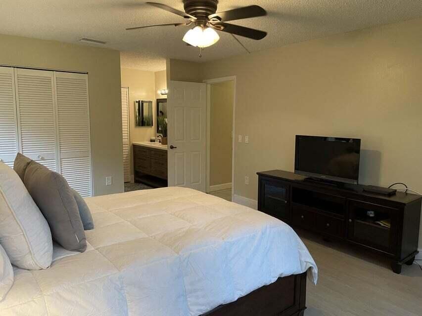 Activo con contrato: $4,500 (2 camas, 2 baños, 1180 Pies cuadrados)