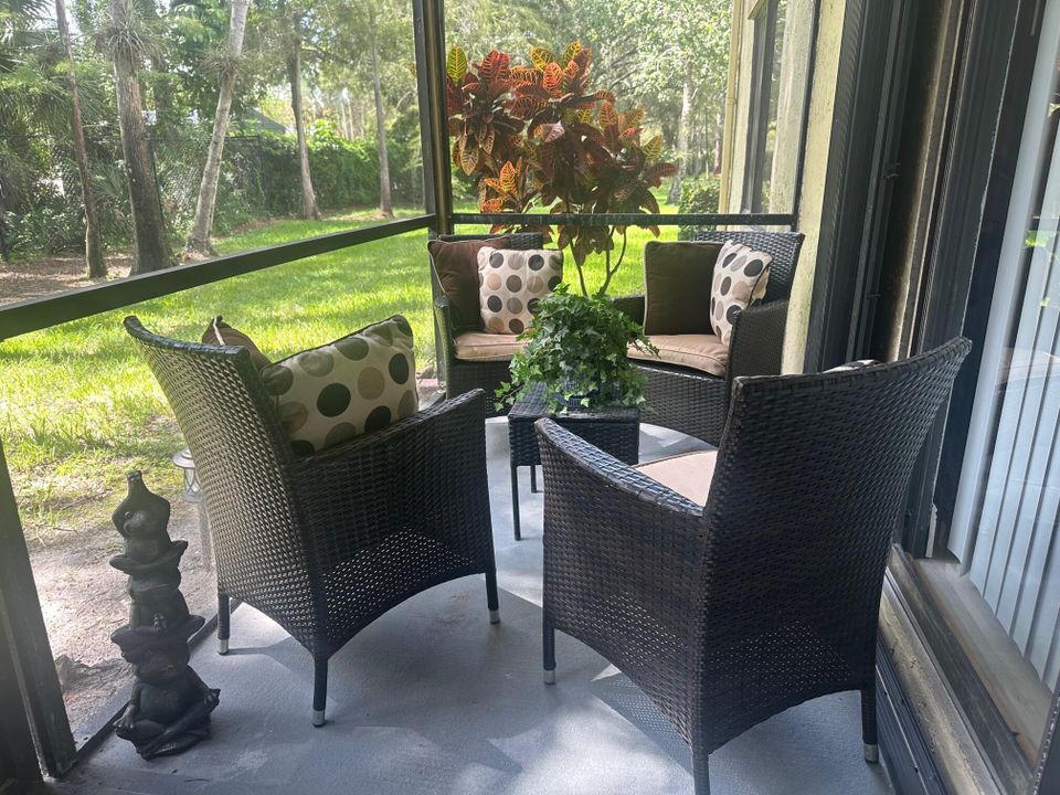 Activo con contrato: $4,500 (2 camas, 2 baños, 1180 Pies cuadrados)