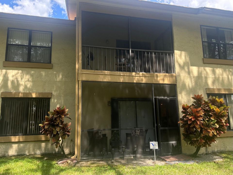 Activo con contrato: $4,500 (2 camas, 2 baños, 1180 Pies cuadrados)