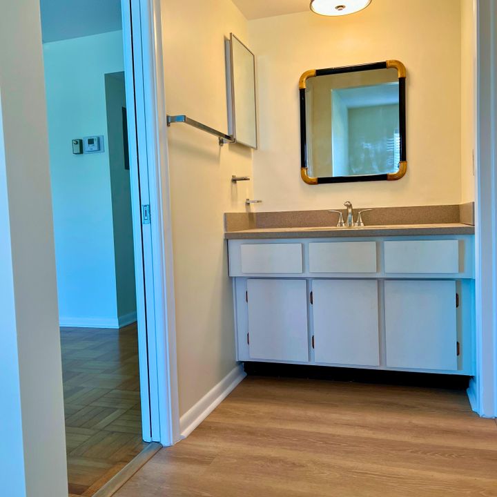 Activo con contrato: $1,900 (2 camas, 2 baños, 959 Pies cuadrados)