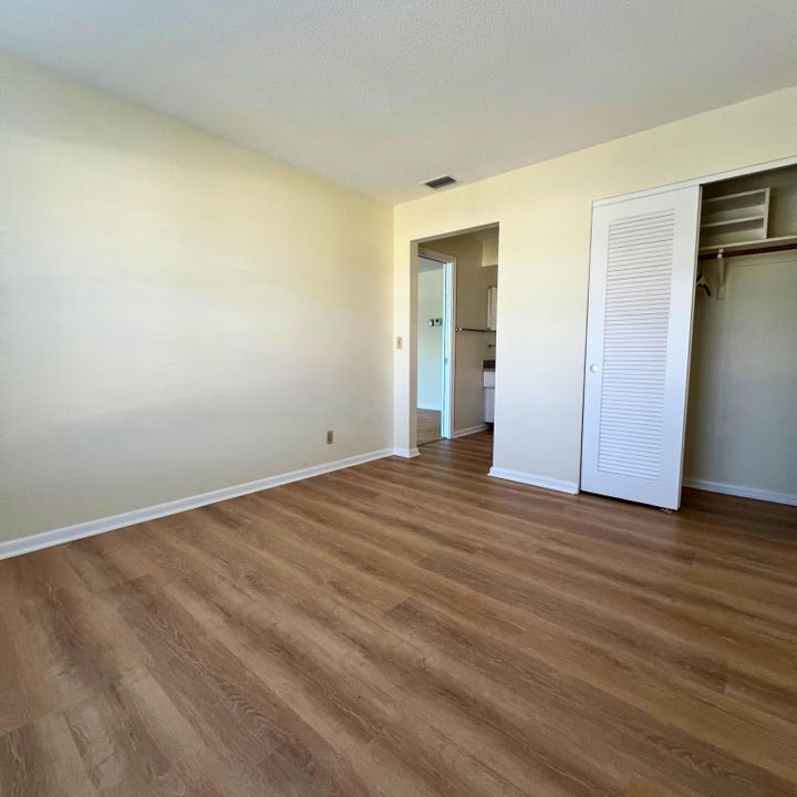 Activo con contrato: $1,900 (2 camas, 2 baños, 959 Pies cuadrados)