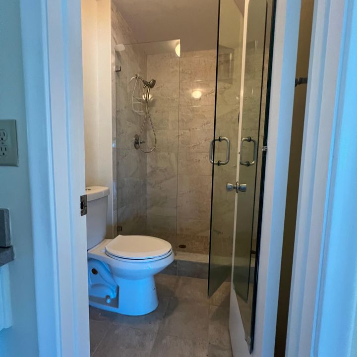 Activo con contrato: $1,900 (2 camas, 2 baños, 959 Pies cuadrados)