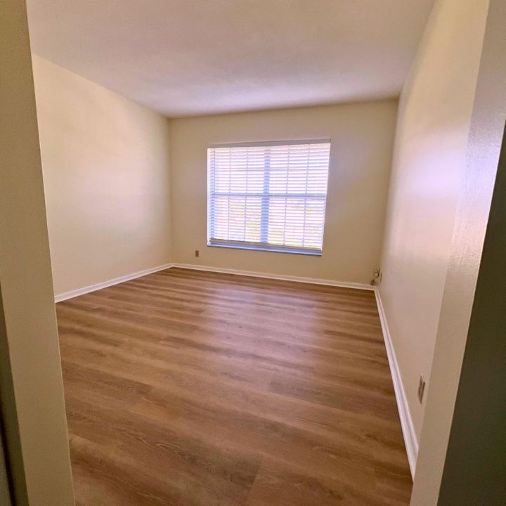 Activo con contrato: $1,900 (2 camas, 2 baños, 959 Pies cuadrados)