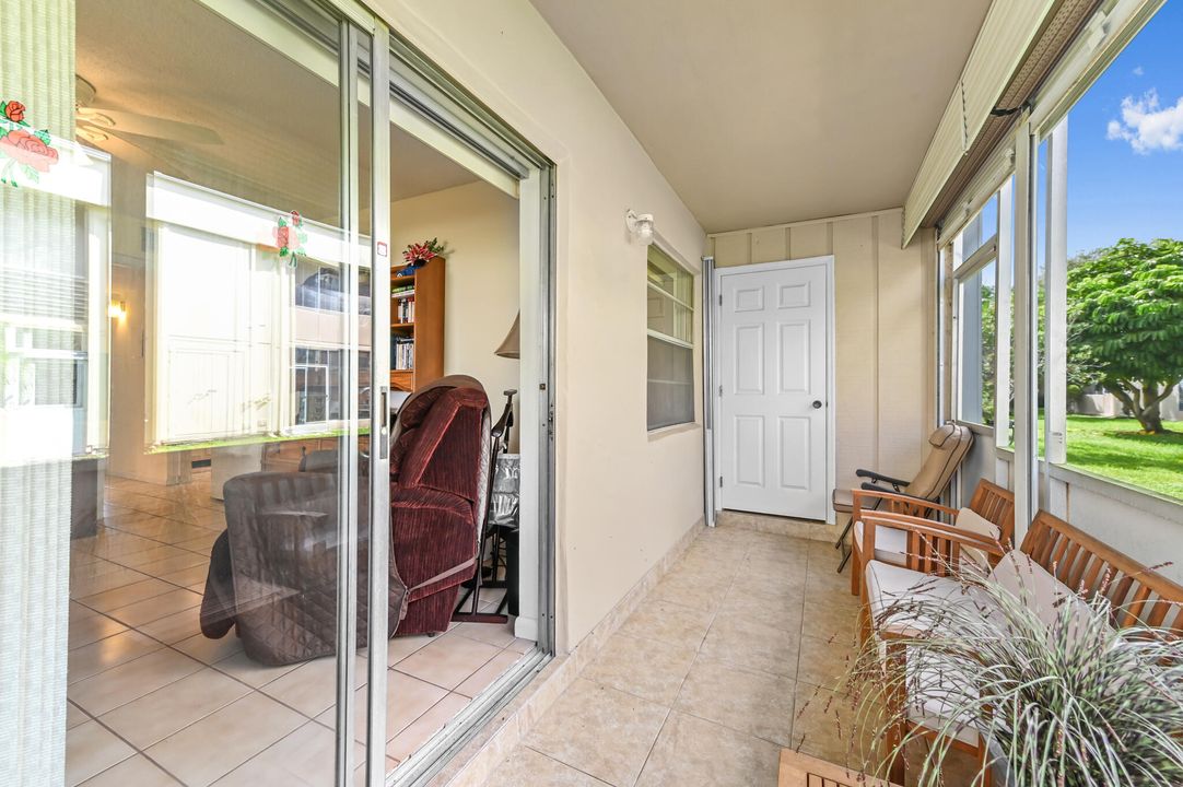 For Sale: $110,000 (2 beds, 2 baths, 910 Square Feet)
