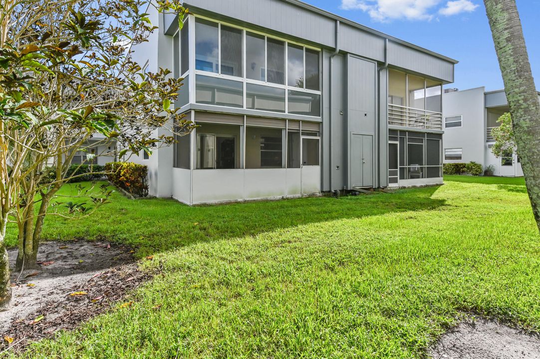 For Sale: $110,000 (2 beds, 2 baths, 910 Square Feet)