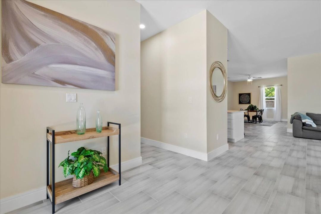 For Rent: $1,200 (1 beds, 1 baths, 2700 Square Feet)