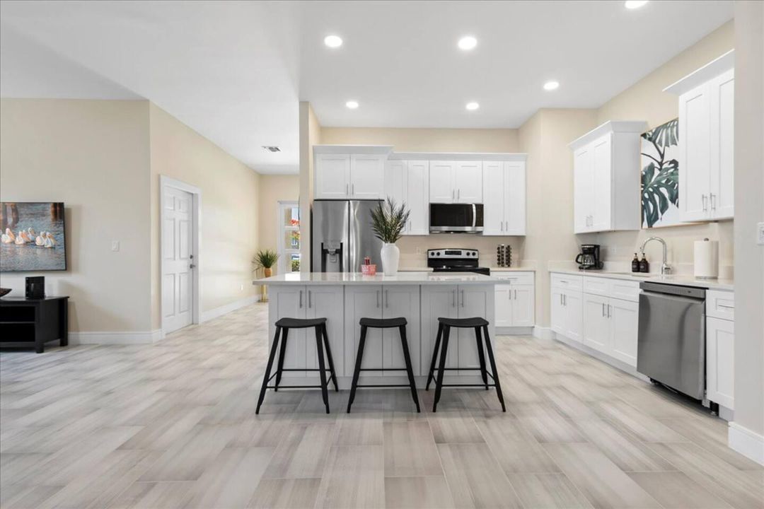 For Rent: $1,200 (1 beds, 1 baths, 2700 Square Feet)