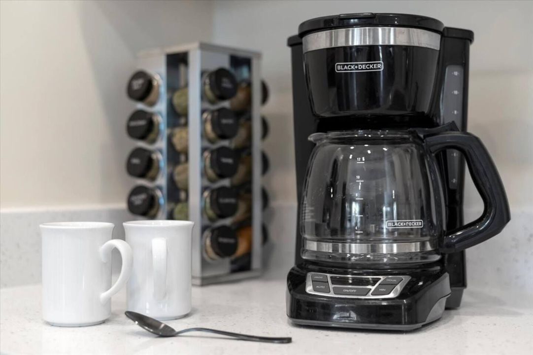 For Rent: $1,200 (1 beds, 1 baths, 2700 Square Feet)